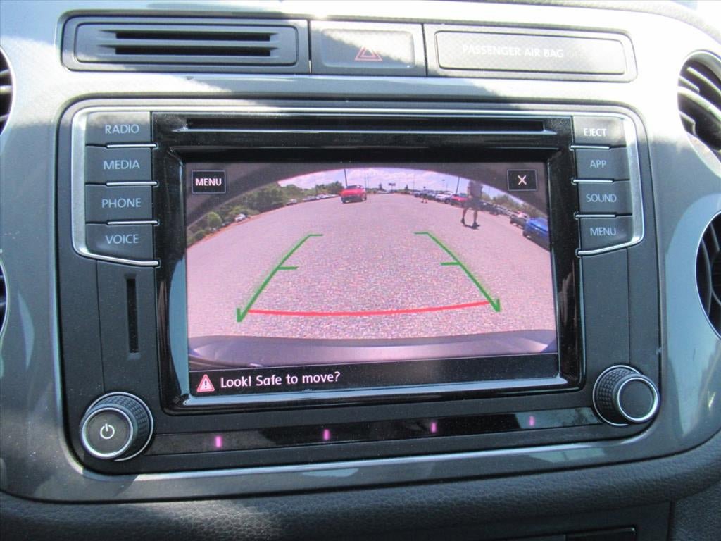 Used 2017 Volkswagen Tiguan Limited w/ Premium Package FWD image 25
