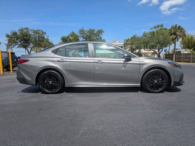 Used 2025 Toyota Camry SE AWD/4WD image 3