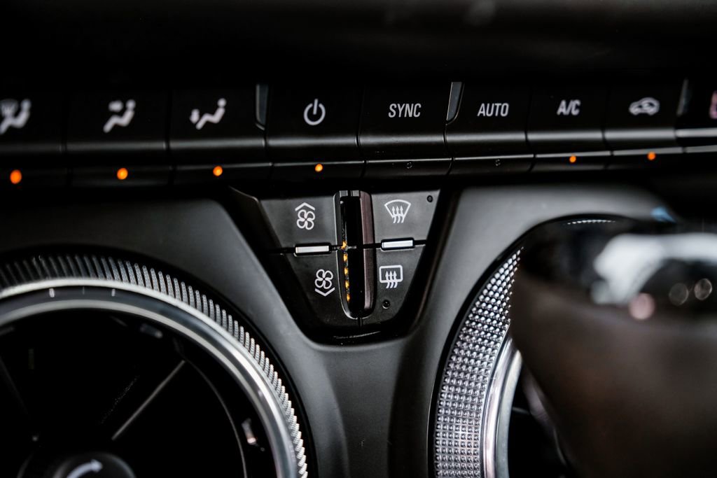 Used 2019 Chevrolet Camaro ZL1 image 28