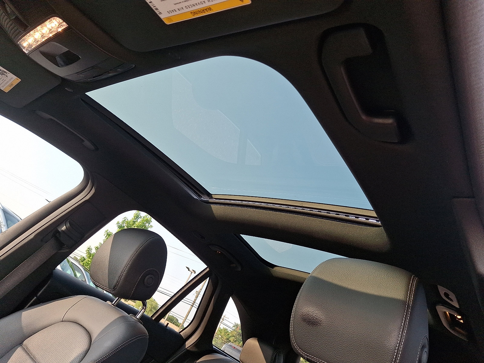 Used 2022 Mercedes-Benz GLC 300 4MATIC SUV image 14