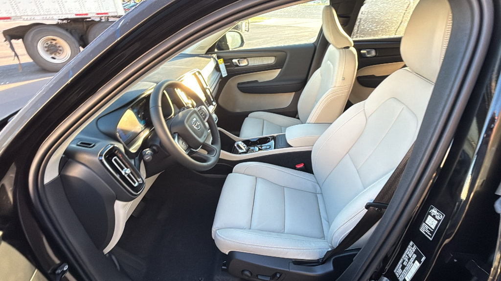 New 2026 Volvo XC40 B5 Plus w/ Protection Package Premier AWD/4WD image 25