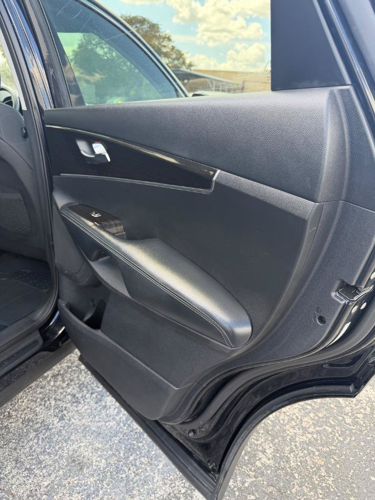 Used 2020 Kia Sorento LX FWD image 24