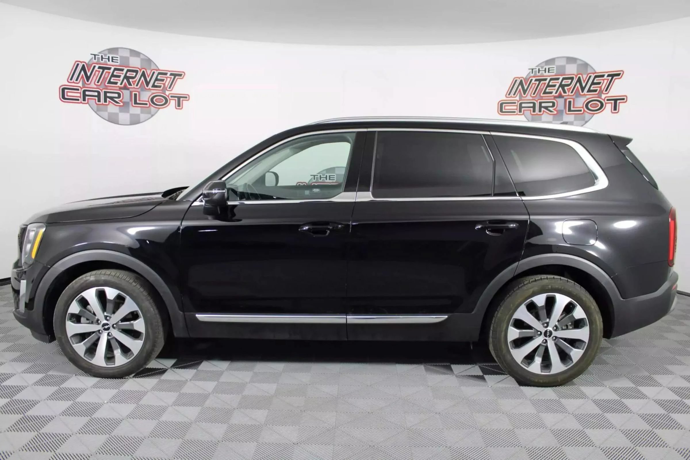 Used 2022 Kia Telluride EX w/ EX Premium Package FWD image 4