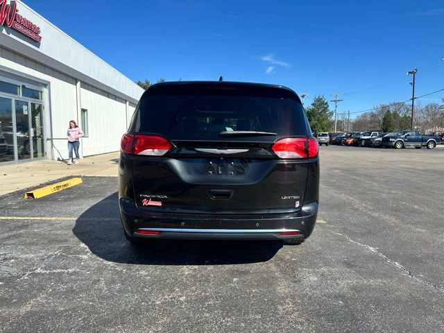 Used 2018 Chrysler Pacifica Limited w/ Tire & Wheel Group image 4