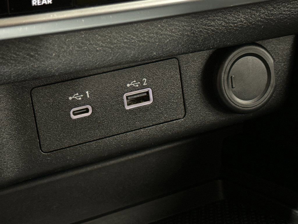 Used 2023 Nissan Rogue SV image 34