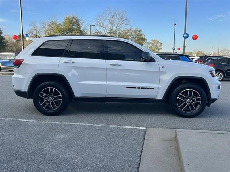 Used 2017 Jeep Grand Cherokee Trailhawk w/ Trailhawk Luxury Group AWD/4WD image 5