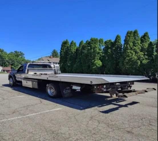 Used 2011 Ford F550 2WD Regular Cab Super Duty w/ Payload Upgrade Pkg image 3