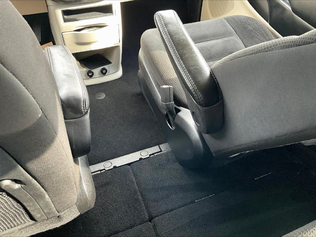 Used 2019 Dodge Grand Caravan SE w/ UConnect Hands-Free Group FWD image 10