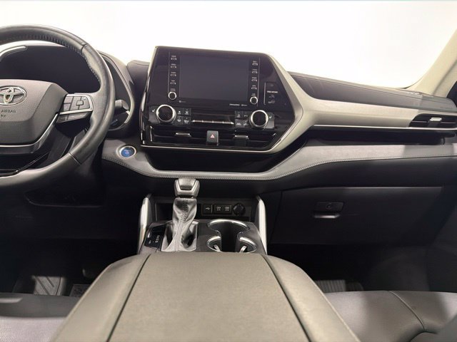 Used 2021 Toyota Highlander XLE AWD/4WD image 39