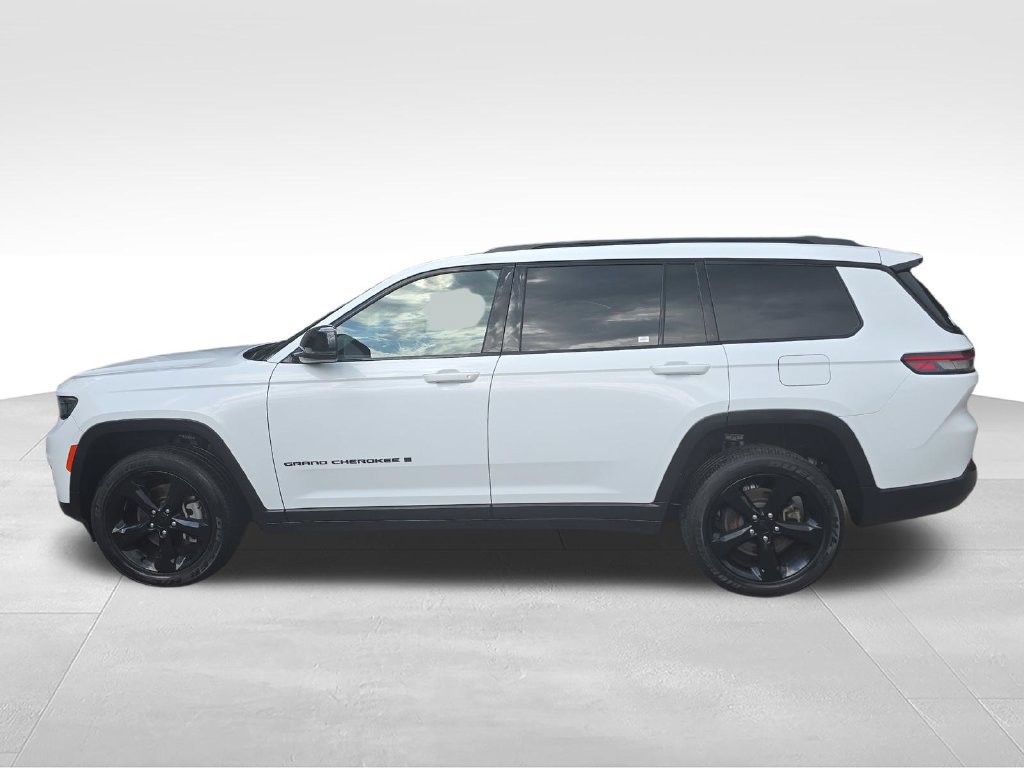 Used 2024 Jeep Grand Cherokee L Altitude AWD/4WD image 3