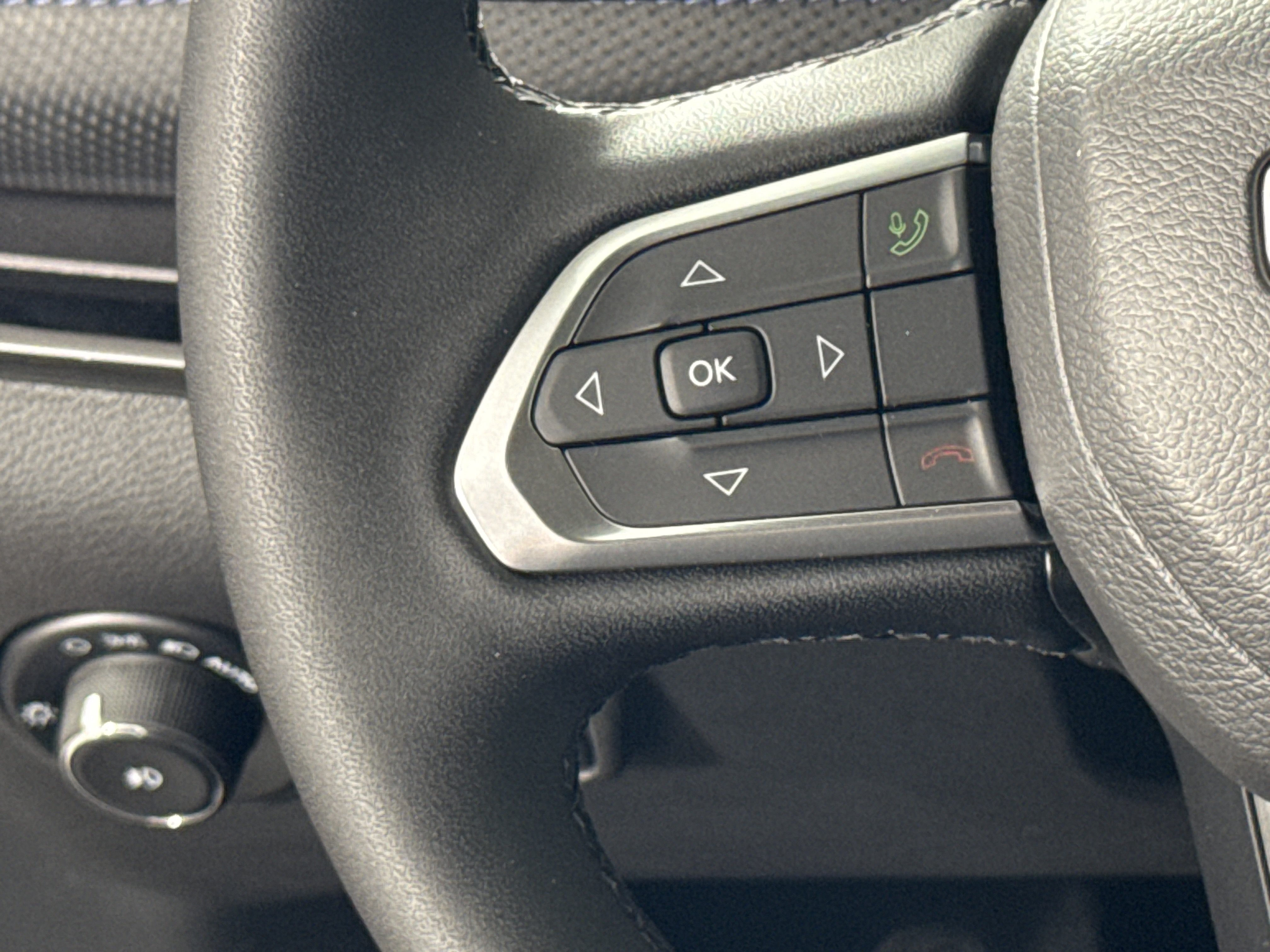 New 2026 Jeep Compass Latitude AWD/4WD image 17