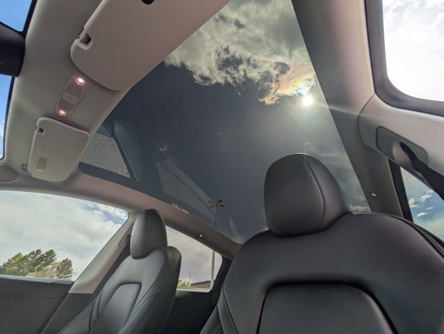 Used 2025 Tesla Model Y Long Range AWD/4WD image 16