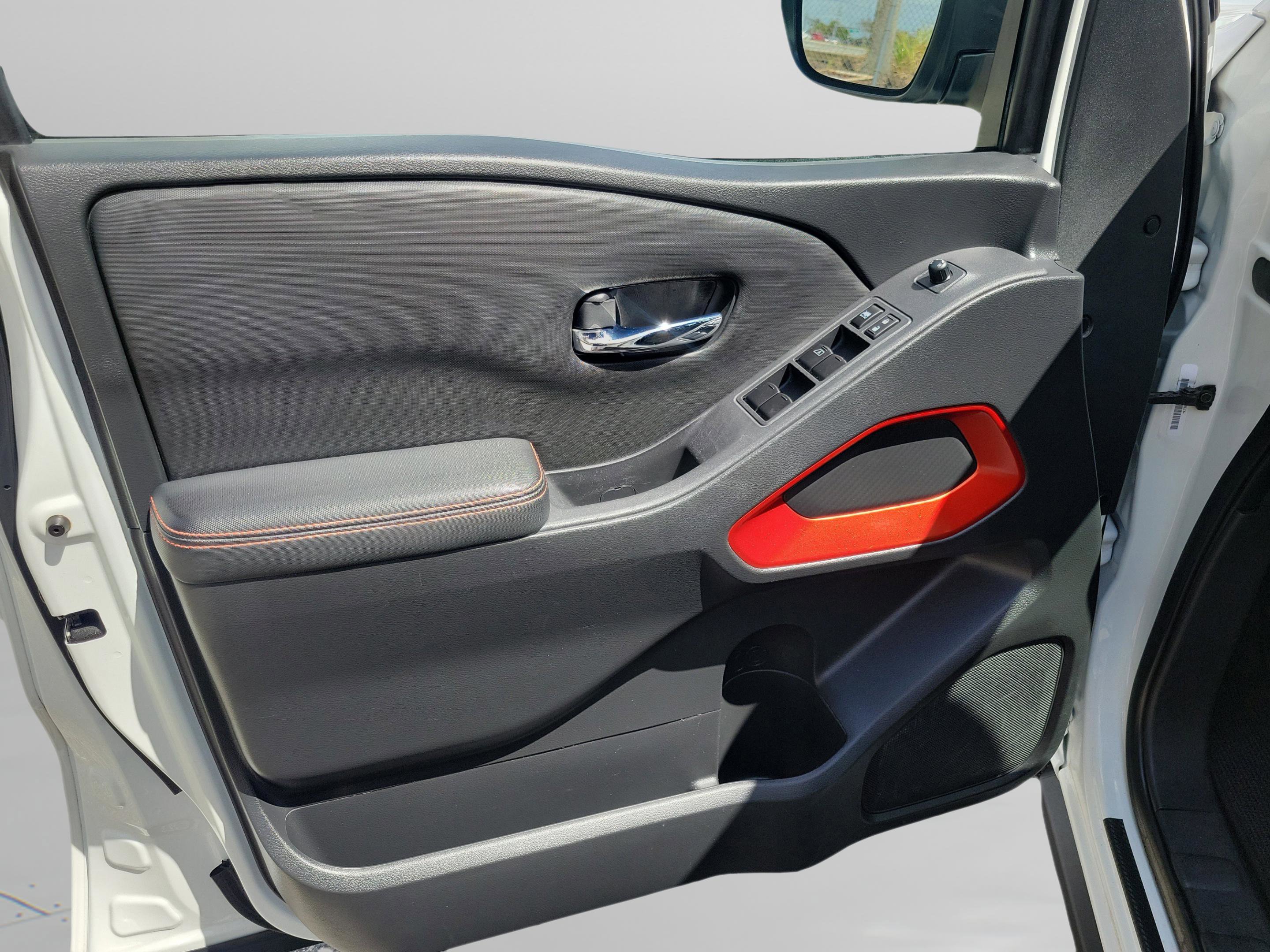 Used 2023 Nissan Frontier Pro-X w/ Tow Package RWD image 14