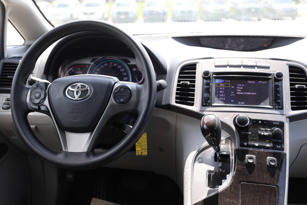 Used 2013 Toyota Venza LE AWD/4WD image 21