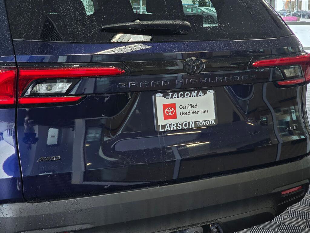 Certified 2024 Toyota Grand Highlander XLE image 12