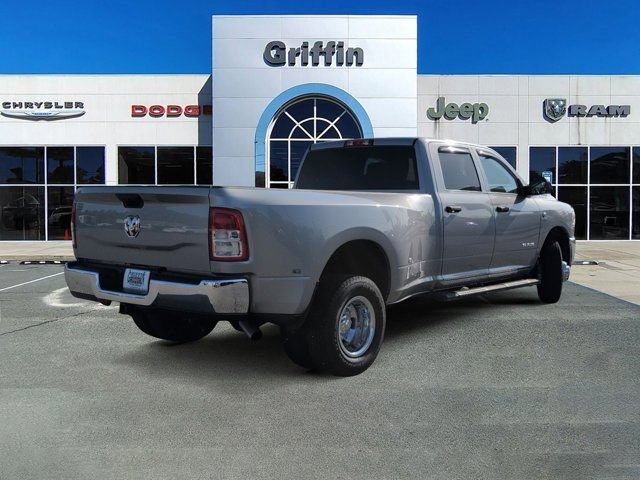 Used 2022 RAM 3500 Tradesman w/ Chrome Appearance Group image 4