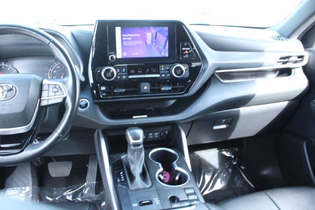 Used 2024 Toyota Highlander XSE FWD image 13