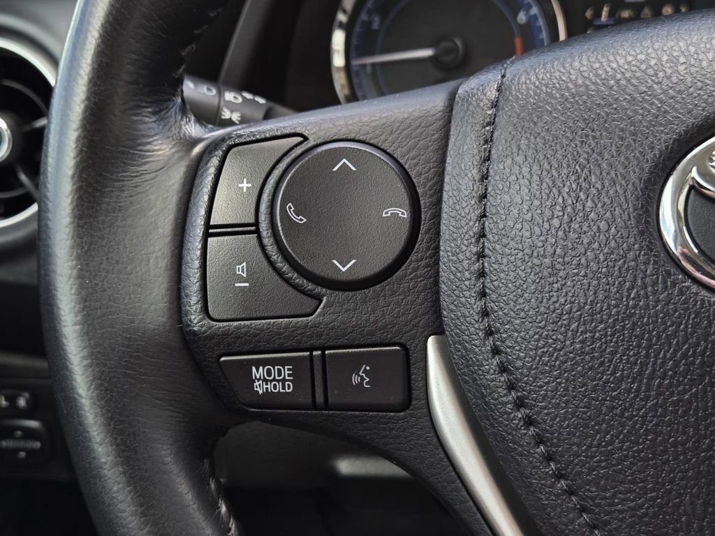 Used 2018 Toyota Corolla SE FWD image 11