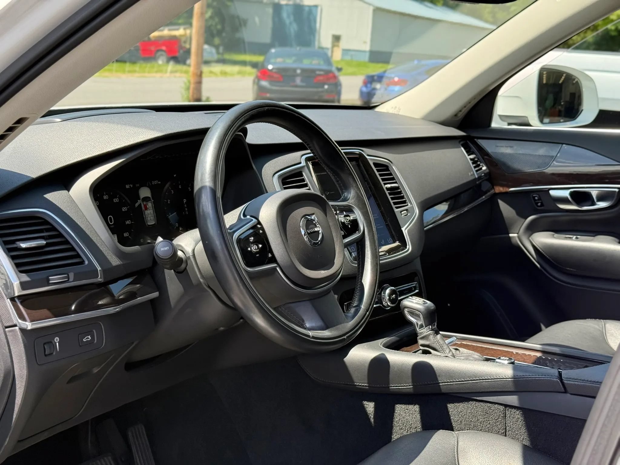 Used 2019 Volvo XC90 T5 Momentum w/ Advanced Package AWD/4WD image 11