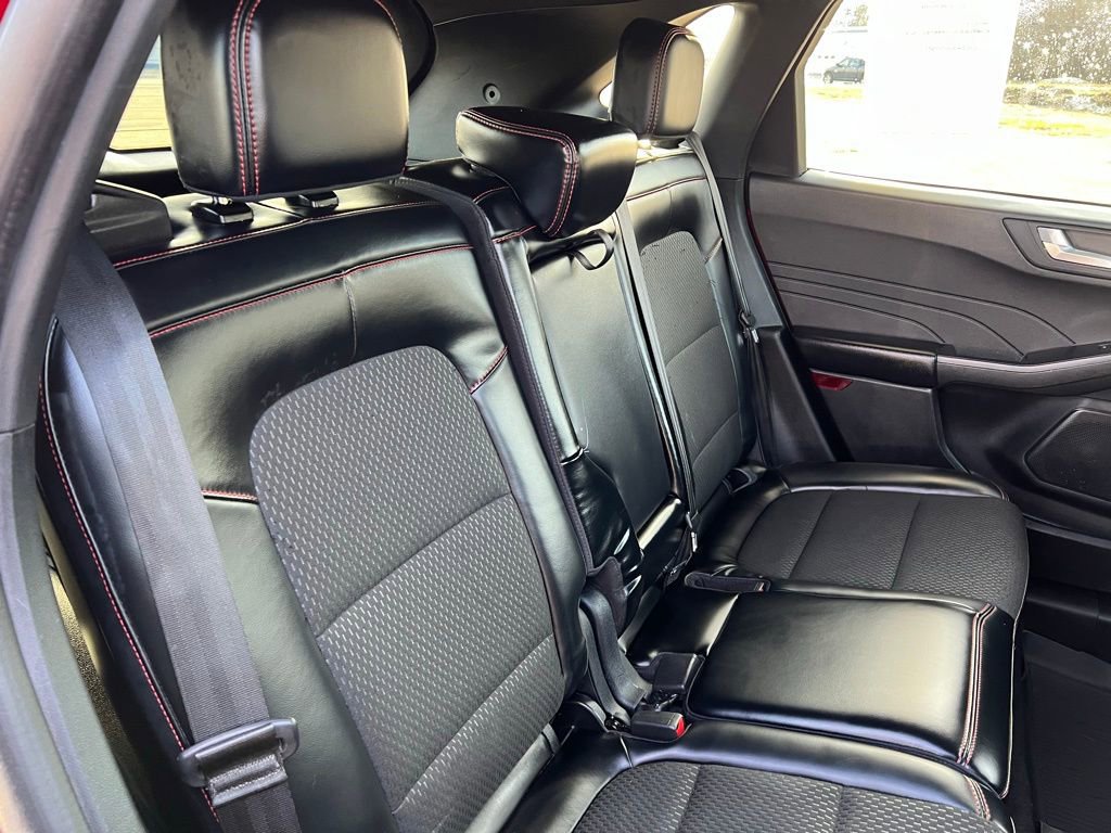 Used 2025 Ford Escape ST-Line image 13