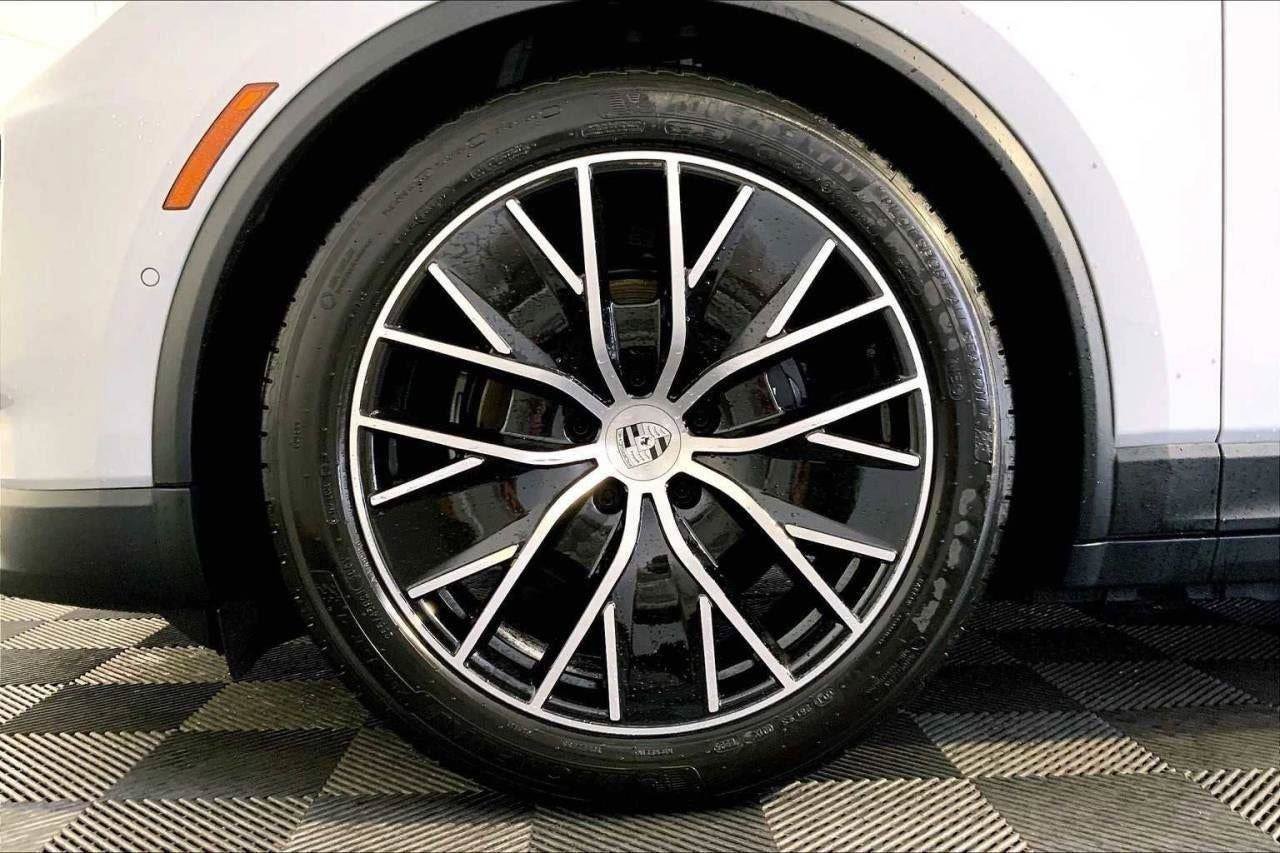 New 2025 Porsche Macan Electric image 82