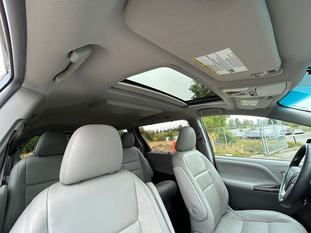 Used 2017 Toyota Sienna XLE Premium image 27