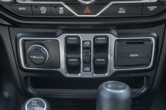 Used 2021 Jeep Wrangler Unlimited Sahara image 34