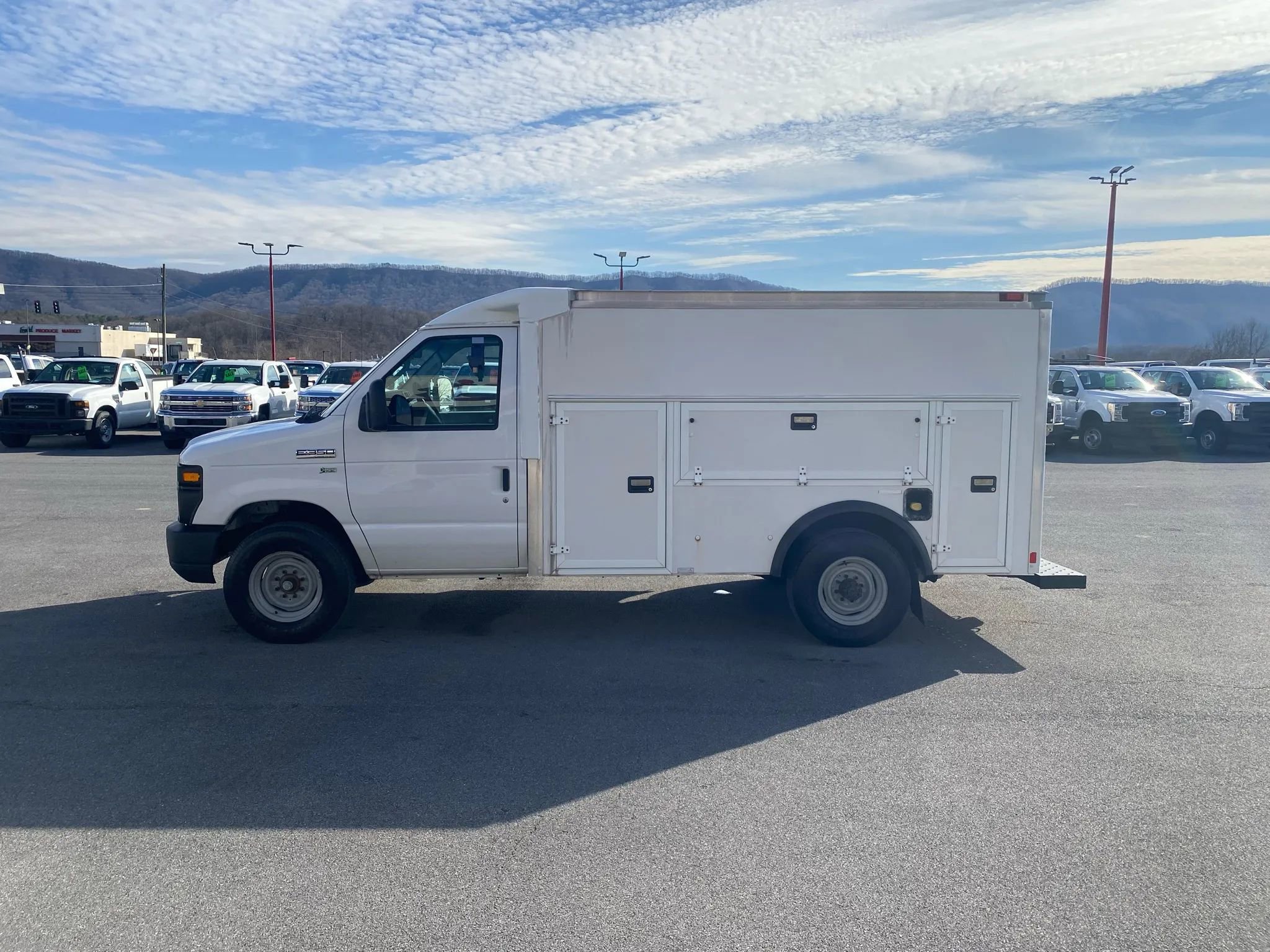 Used 2015 Ford E-350 and Econoline 350 Super Duty w/ Power Windows & Locks Group RWD image 5