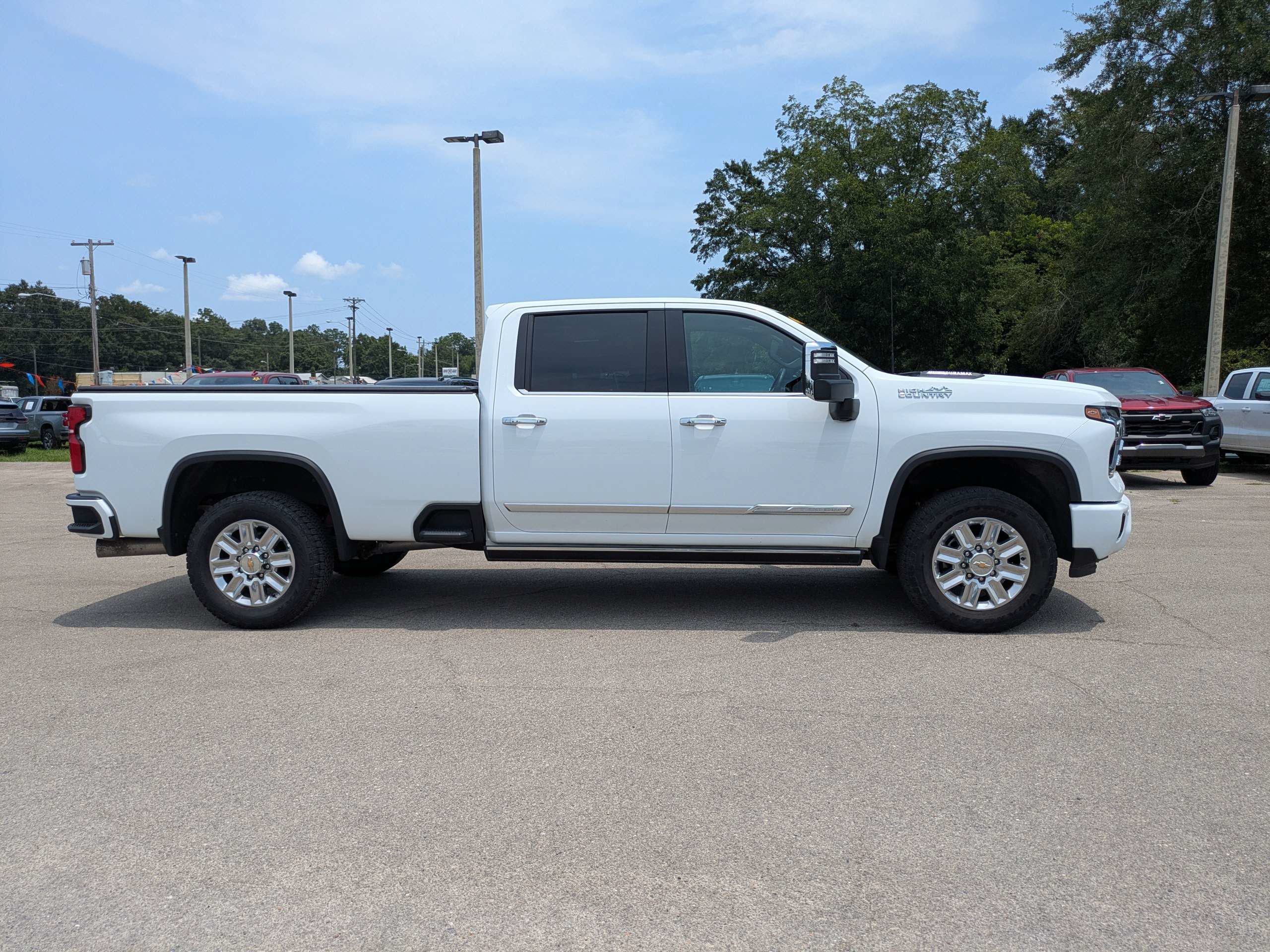 Used 2025 Chevrolet Silverado 3500 High Country w/ High Country Premium Package AWD/4WD image 3