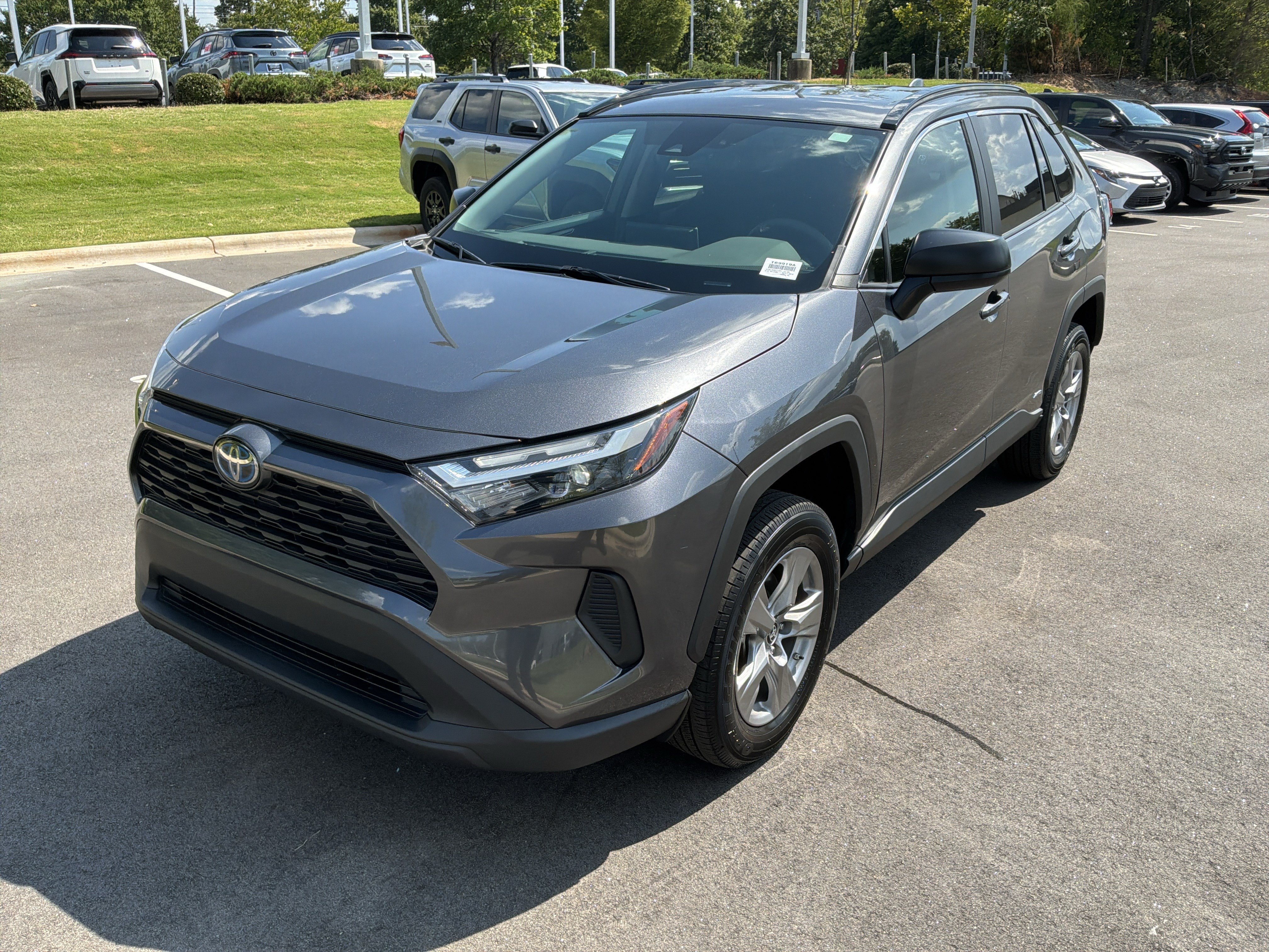 Used 2024 Toyota RAV4 LE AWD/4WD image 5