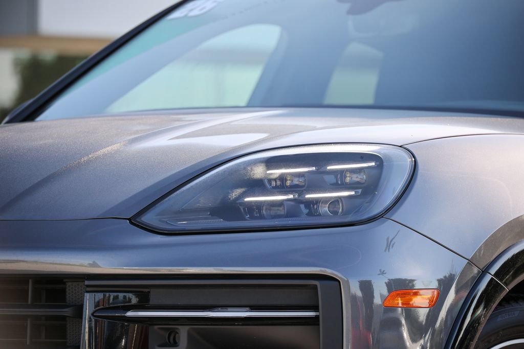 Certified 2025 Porsche Cayenne GTS AWD/4WD image 8