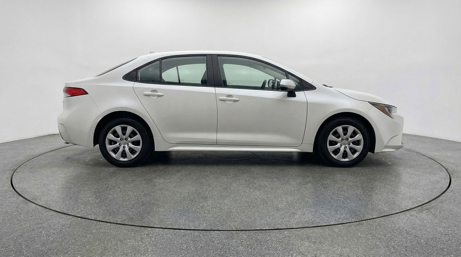 Used 2025 Toyota Corolla LE image 11