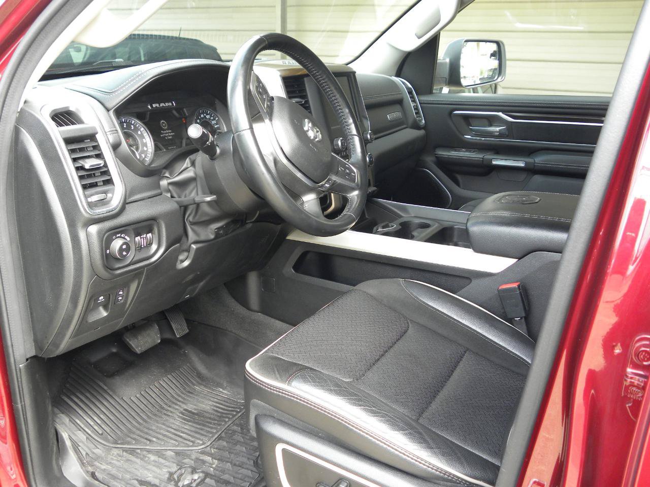 Used 2022 RAM 1500 Laramie AWD/4WD image 17