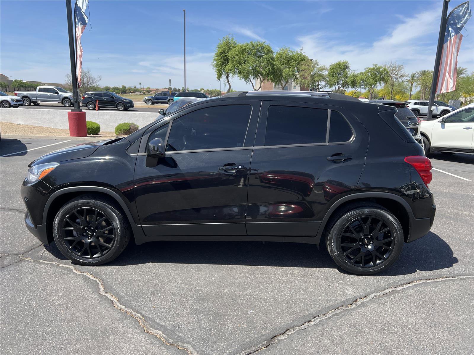 Used 2021 Chevrolet Trax LT w/ Midnight Edition FWD image 8