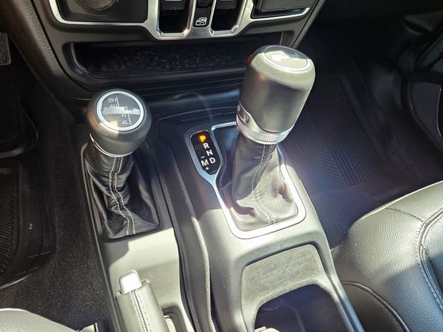 Used 2021 Jeep Wrangler Unlimited Sahara w/ Uconnect 4C Nav & Sound Group AWD/4WD image 32