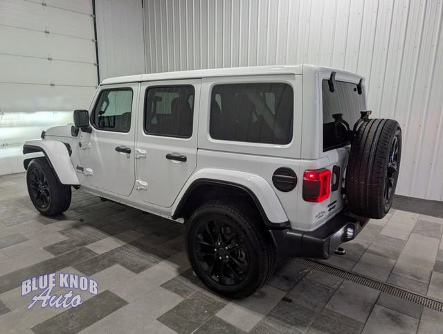 Used 2025 Jeep Wrangler Unlimited Sahara w/ Safety Group AWD/4WD image 2