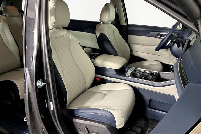 New 2026 Kia Carnival EX FWD image 11