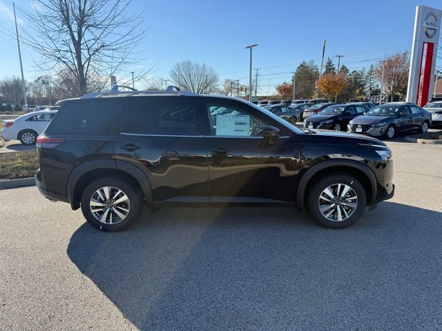 New 2025 Nissan Pathfinder SL image 5
