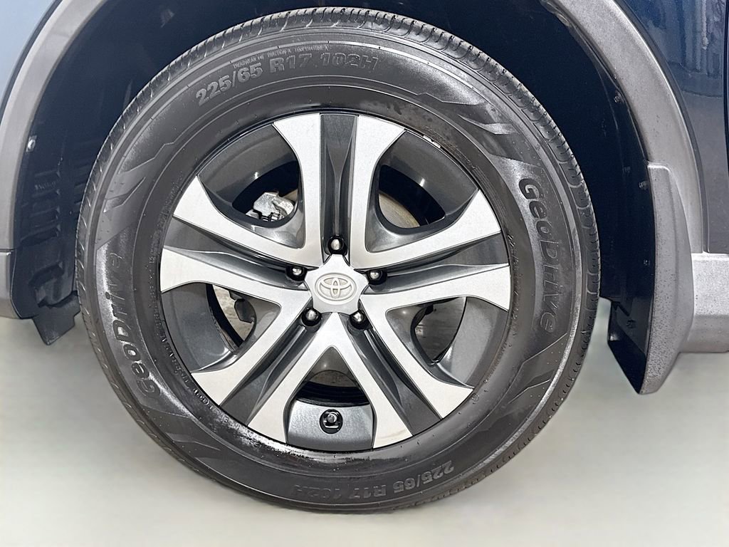 Used 2017 Toyota RAV4 LE FWD image 27