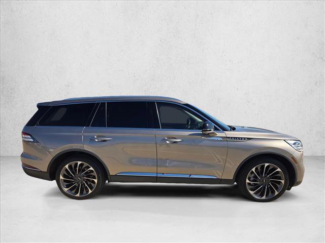 Used 2020 Lincoln Aviator Reserve w/ Equipment Group 202A image 7