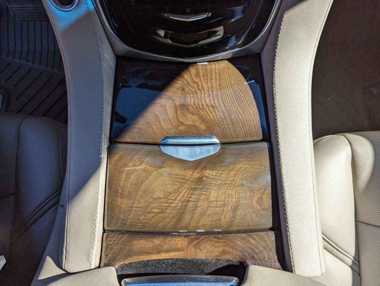 Used 2019 Cadillac Escalade Luxury w/ LPO, Radiant Package image 24