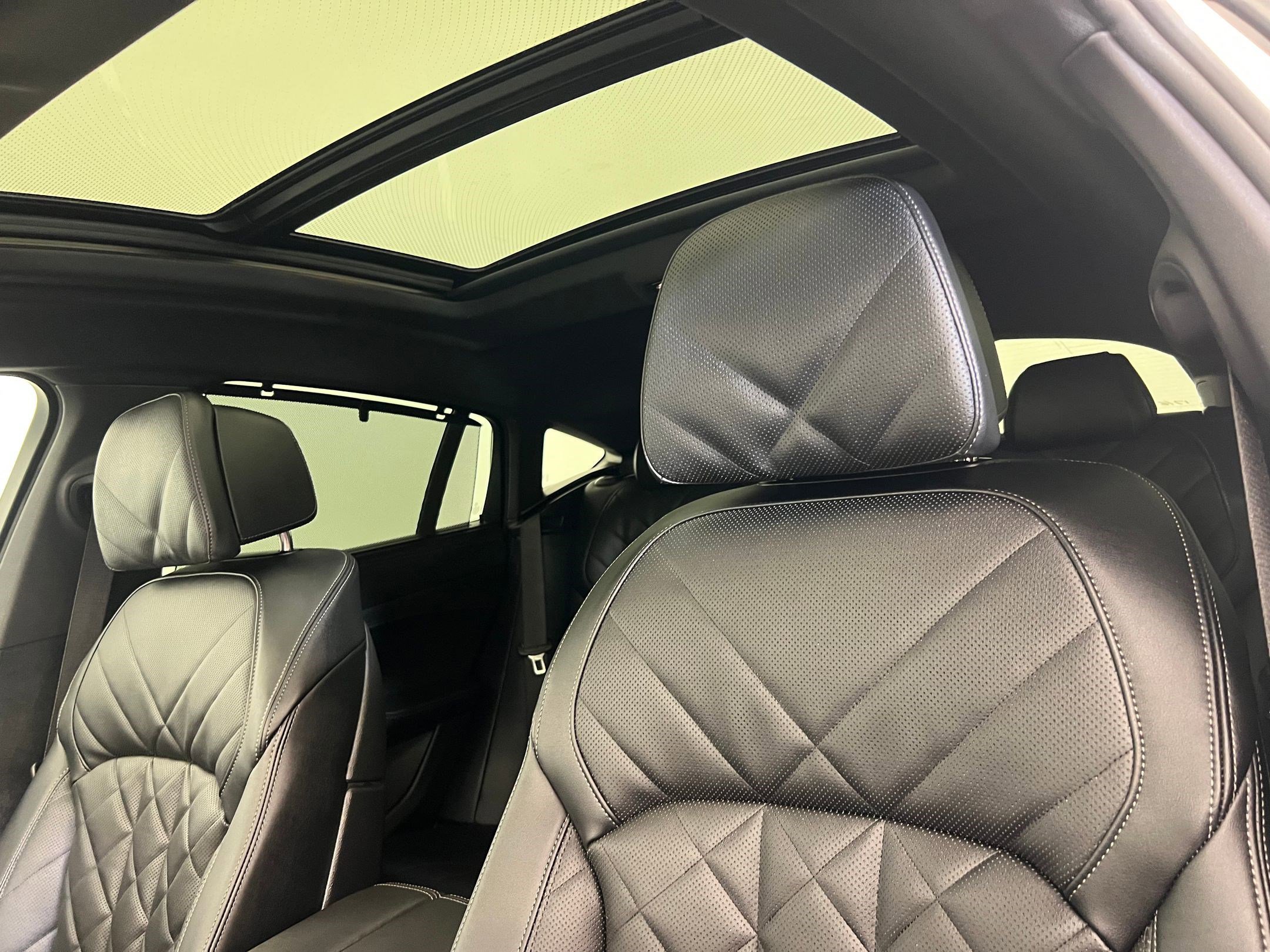 New 2026 BMW X6 M60i w/ Executive Package image 15