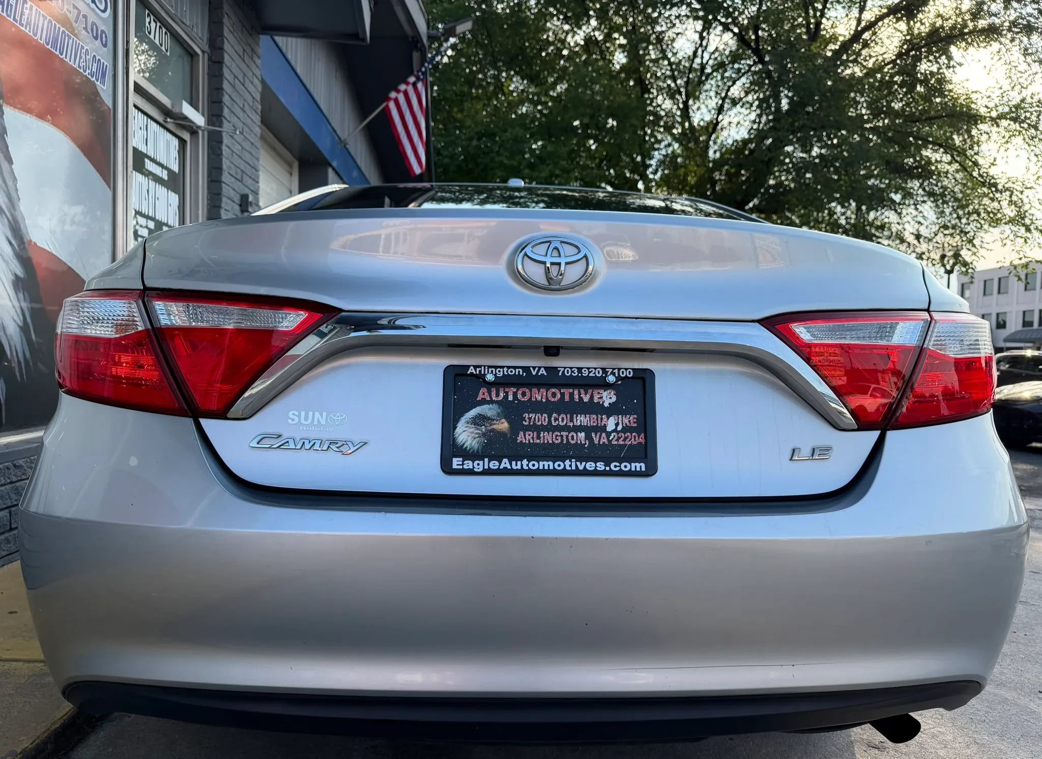 Used 2017 Toyota Camry LE w/ Moonroof Package FWD image 3