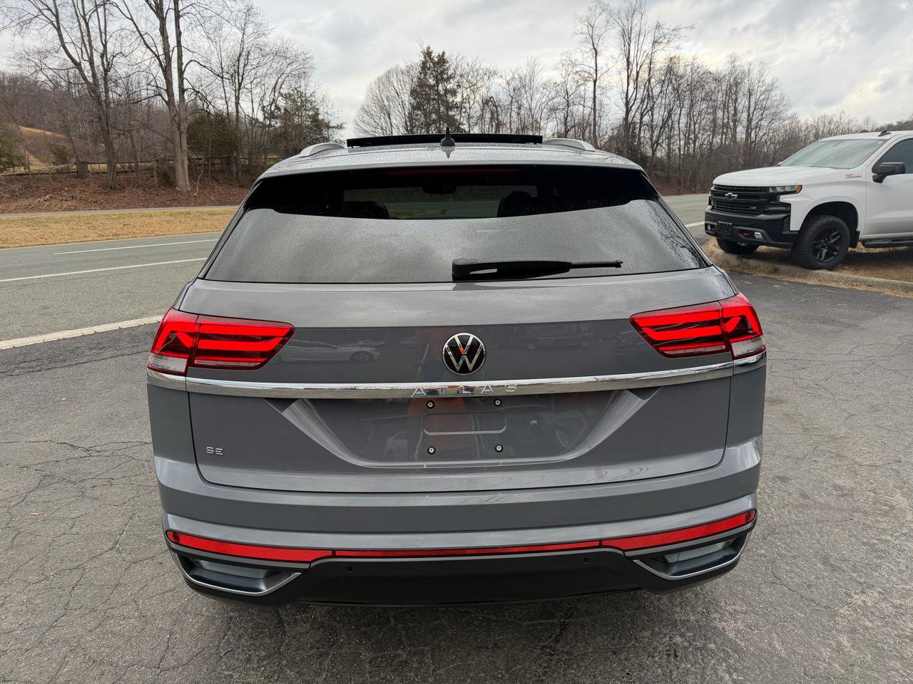 Used 2021 Volkswagen Atlas Cross Sport SE w/ Panoramic Sunroof Package FWD image 6