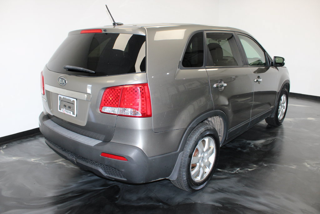 Used 2012 Kia Sorento FWD w/ Third Row Pkg image 29