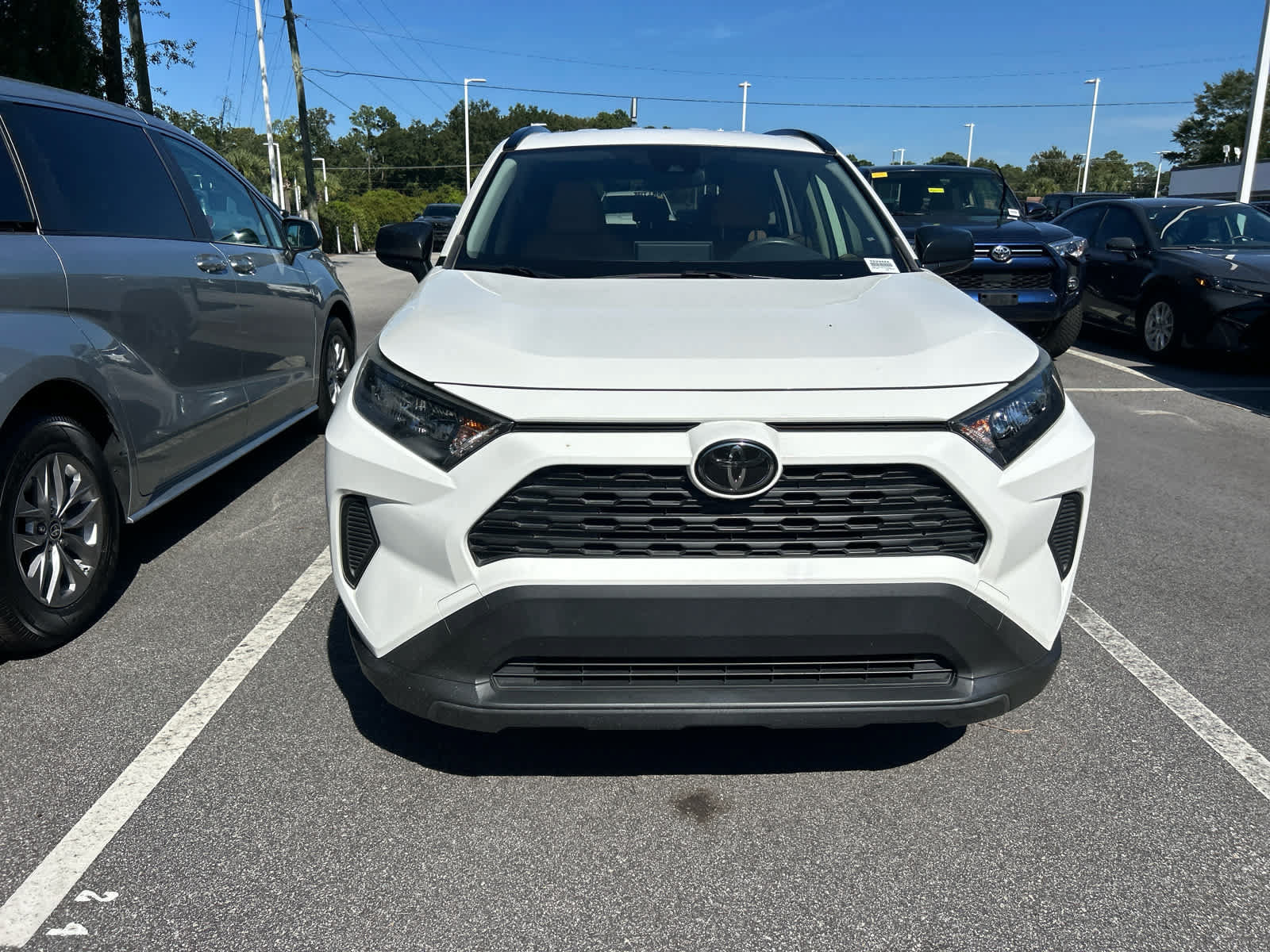 Used 2019 Toyota RAV4 LE FWD image 7