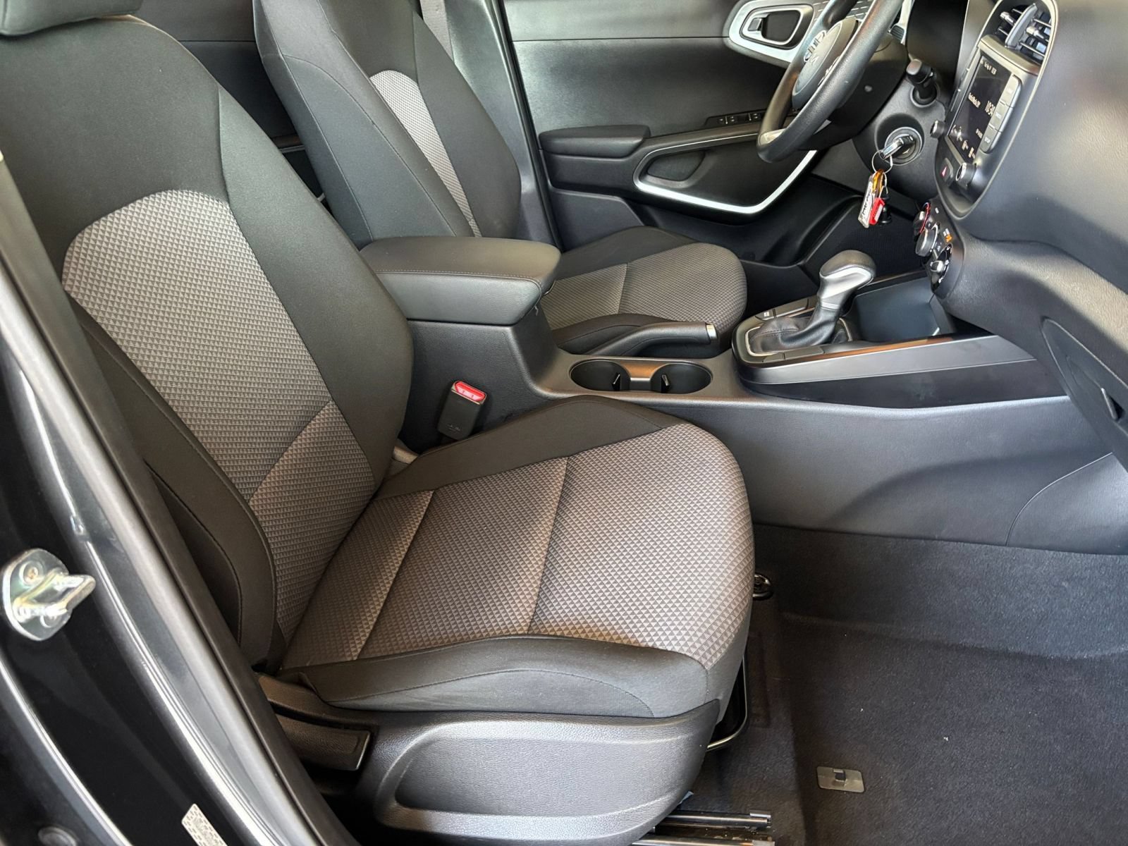 Used 2025 Kia Soul LX w/ LX Technology Package FWD image 33