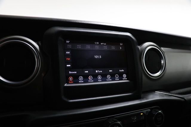 Used 2018 Jeep Wrangler Unlimited Sahara w/ Cold Weather Group image 26