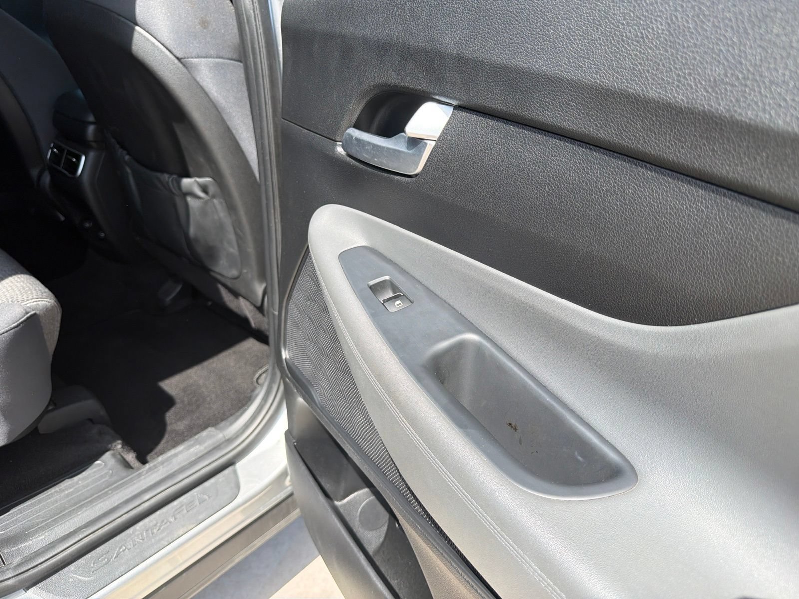 Used 2022 Hyundai Santa Fe SEL w/ Cargo Package FWD image 11