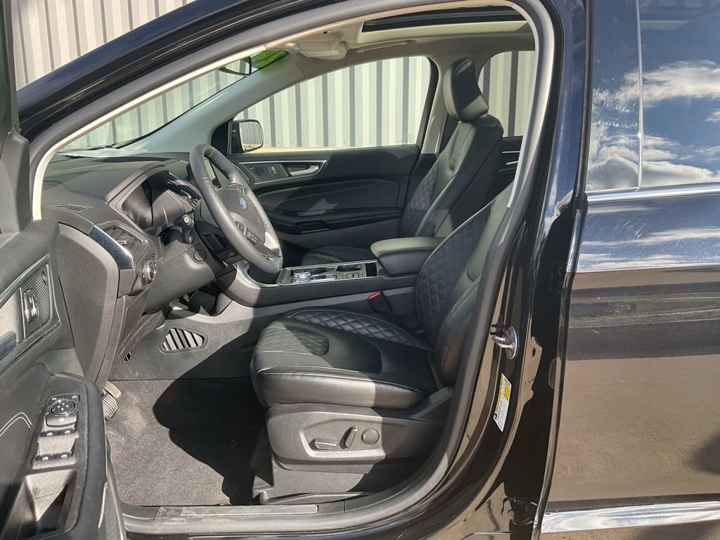 Used 2024 Ford Edge Titanium w/ Equipment Group 301A image 8